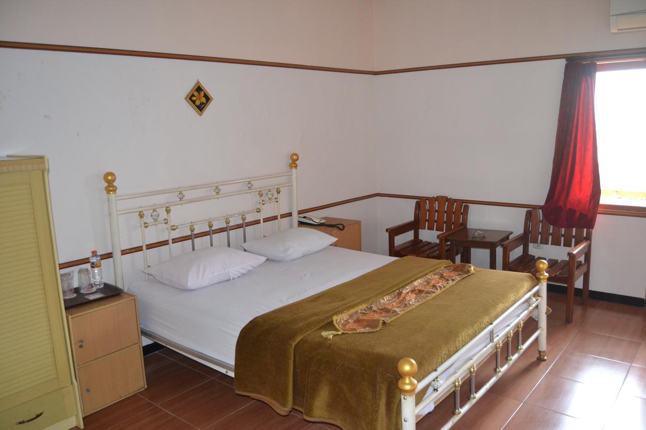New Merdeka Hotel Jembel Eksteriør billede