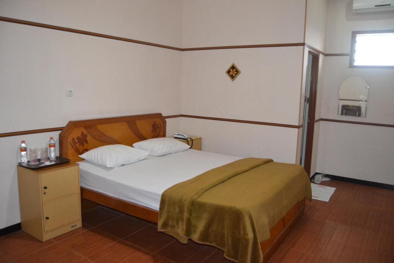 New Merdeka Hotel Jembel Eksteriør billede
