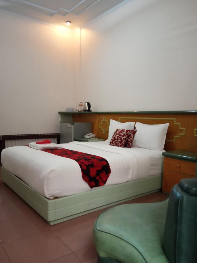 New Merdeka Hotel Jembel Eksteriør billede